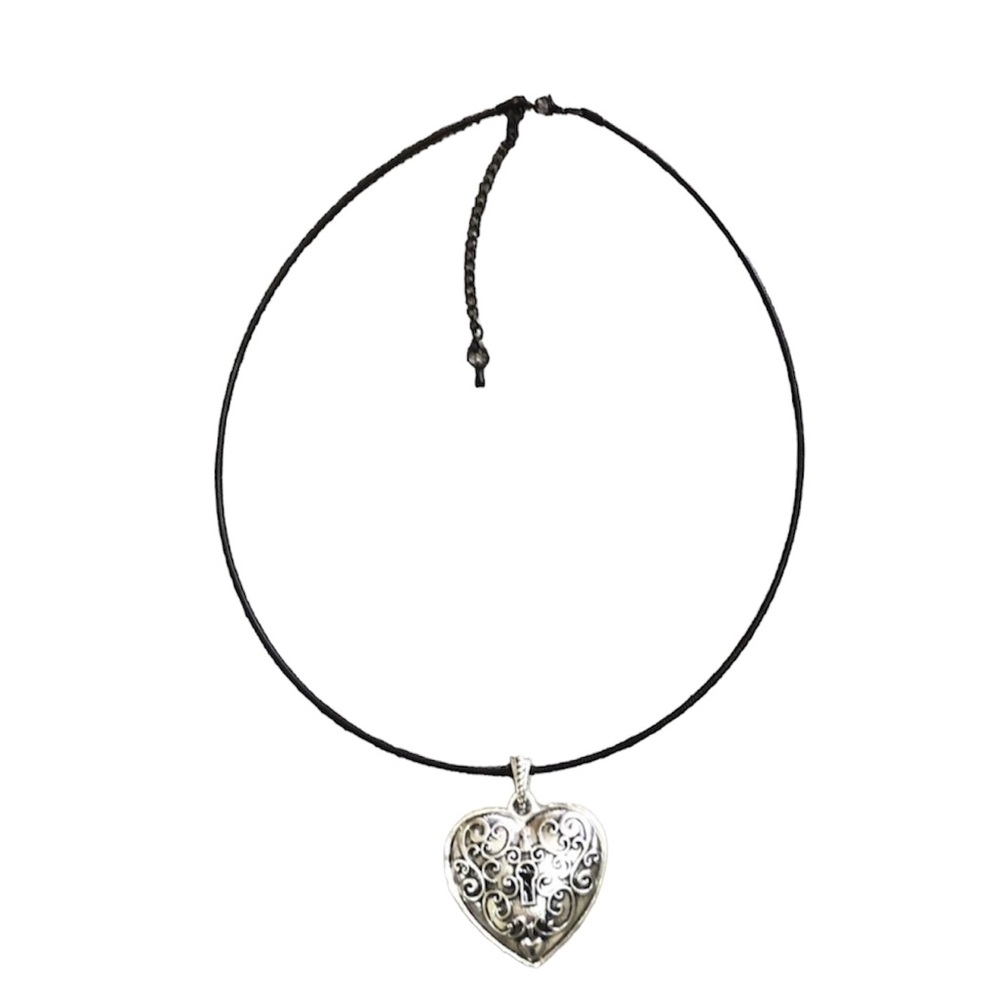 Vintage inspired heart lock pendant on neck wire
